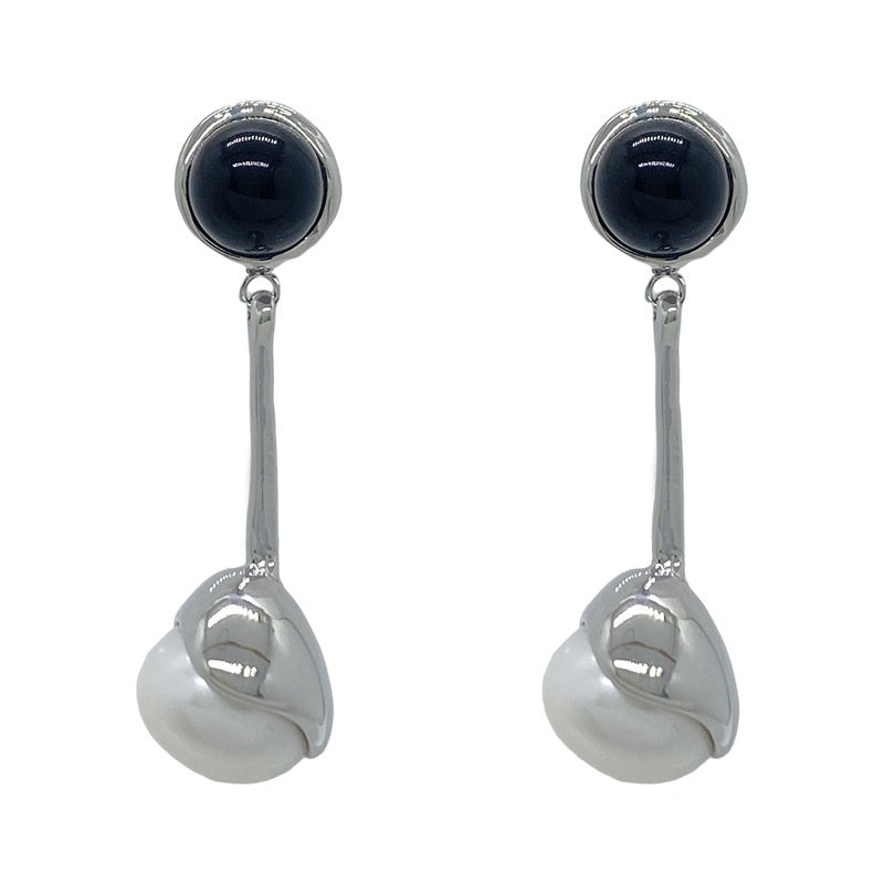 Design Fashion Sense Black And White Pearl Earrings